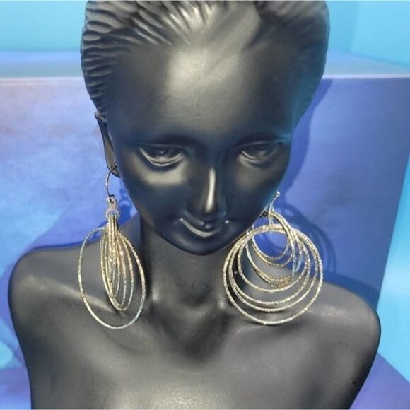 📦 Gold tone link circles slinky style earrings ✨️ 💛 - Picture 8 of 13